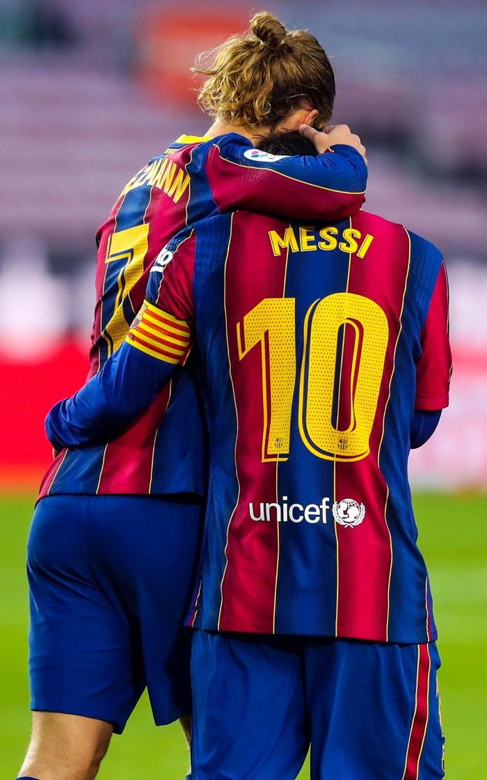 包含马德里竞技球队困扰内部矛盾，主力球员关系紧张的词条